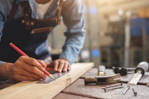 4 critères pour choisir un bon menuisier charpentier